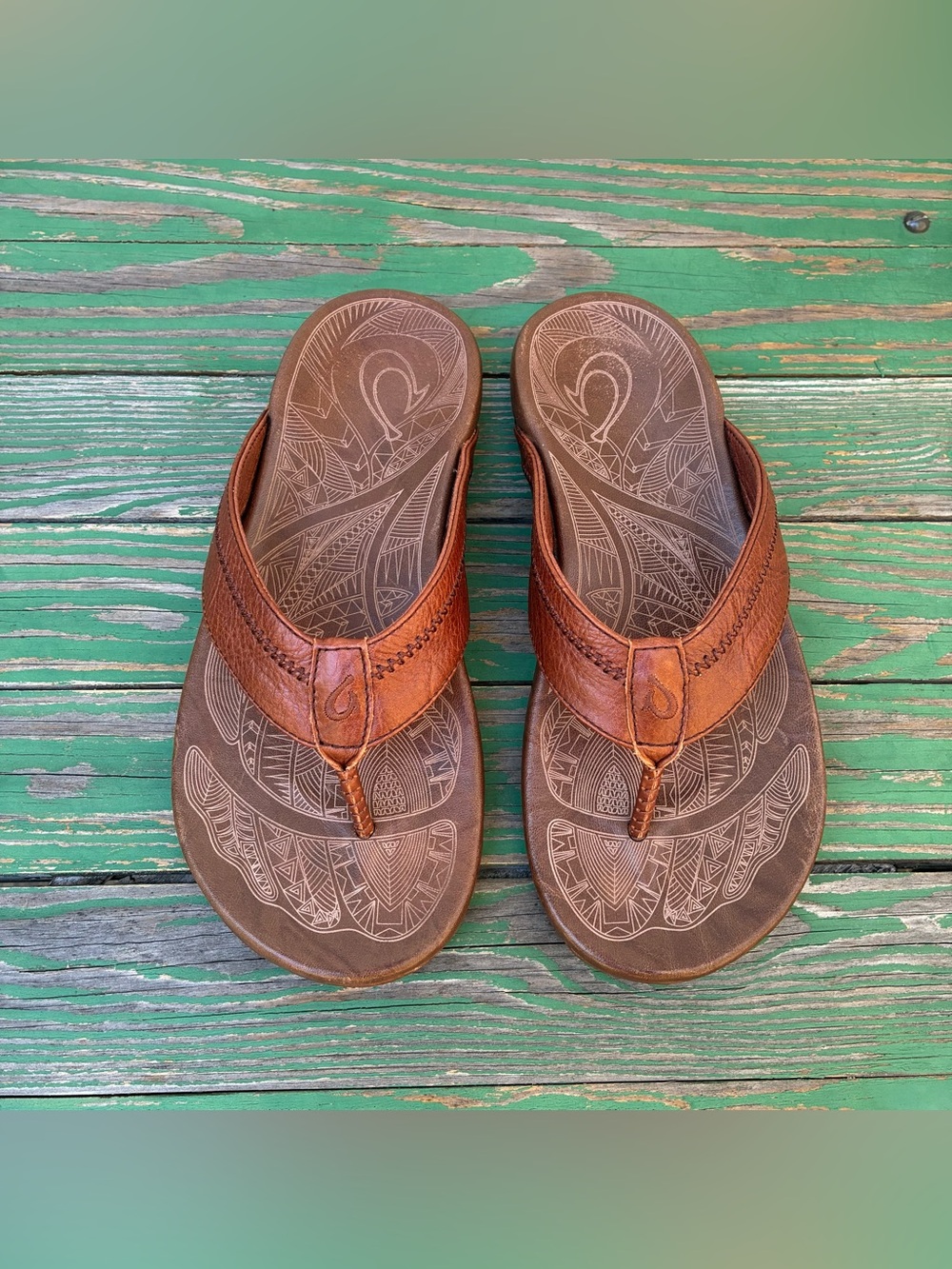 Olukai Mens 9 Hiapo Rum Dark Wood Leather Sandals Flip flop
